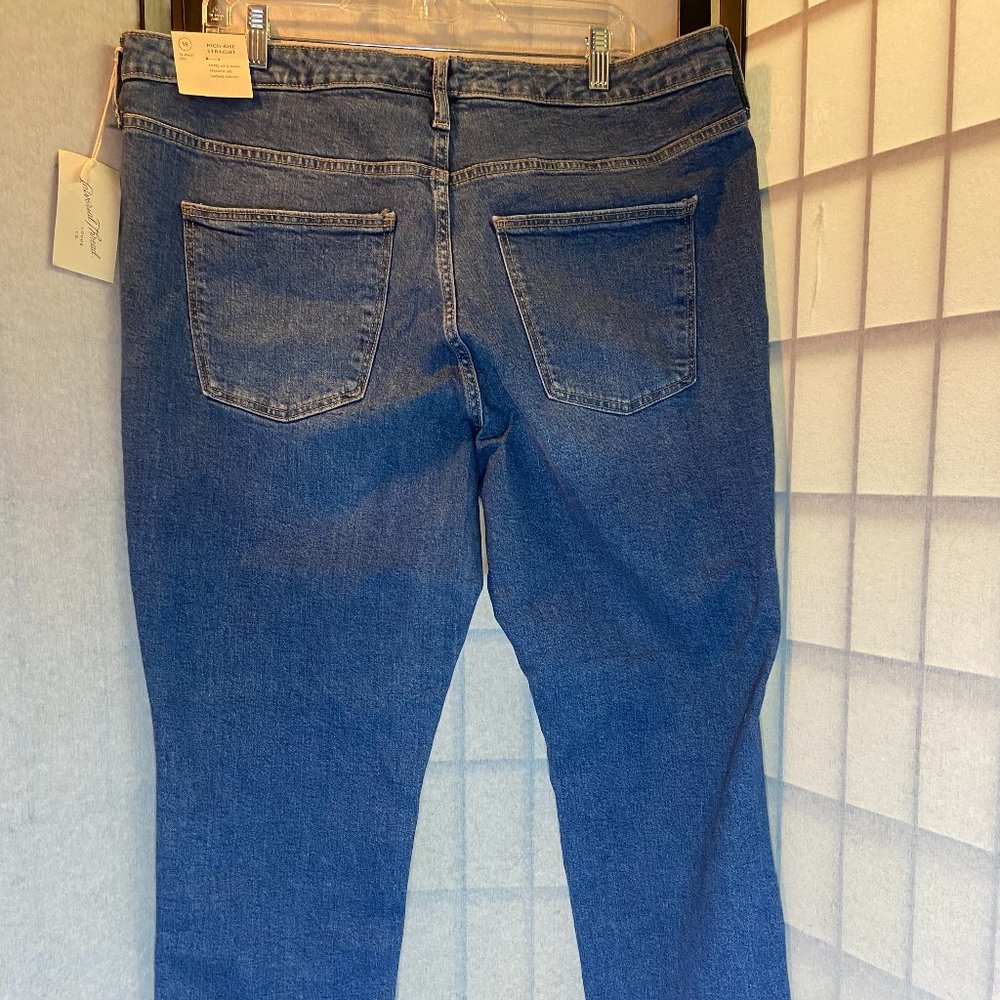 Universal Thread High Rise Straight Fitted Denim Jeans Medium Wash Blue NWT - Picture 2 of 10